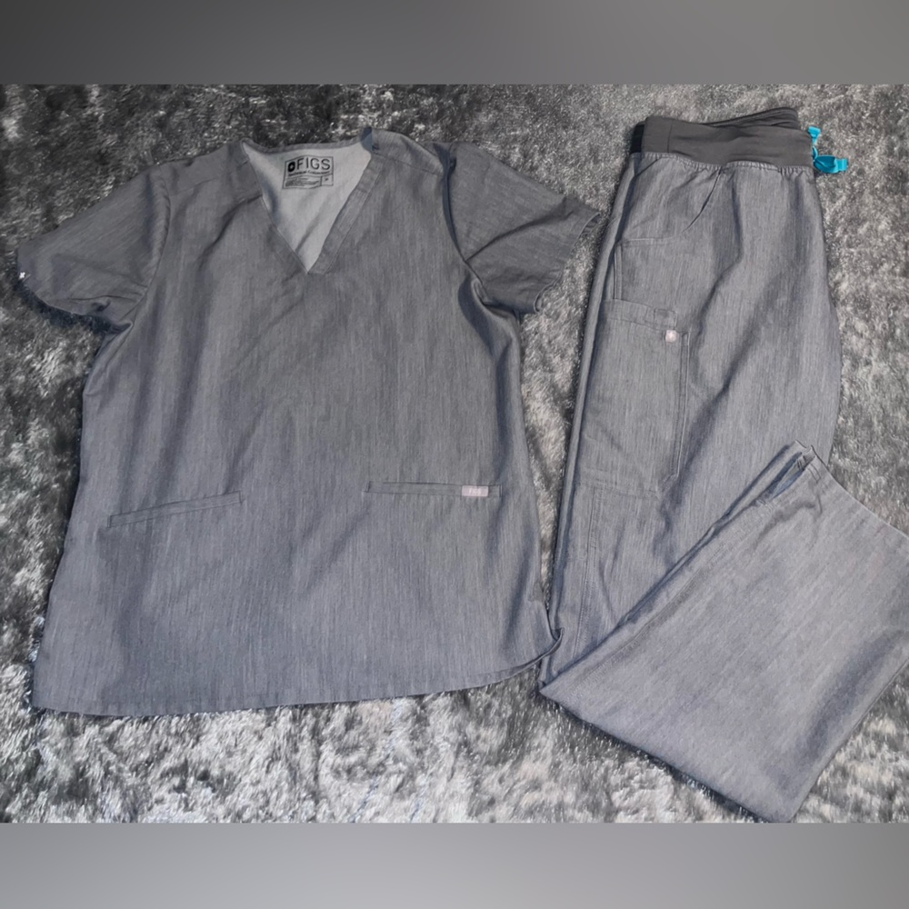 Women’s Figs scrub set. Size M Tall